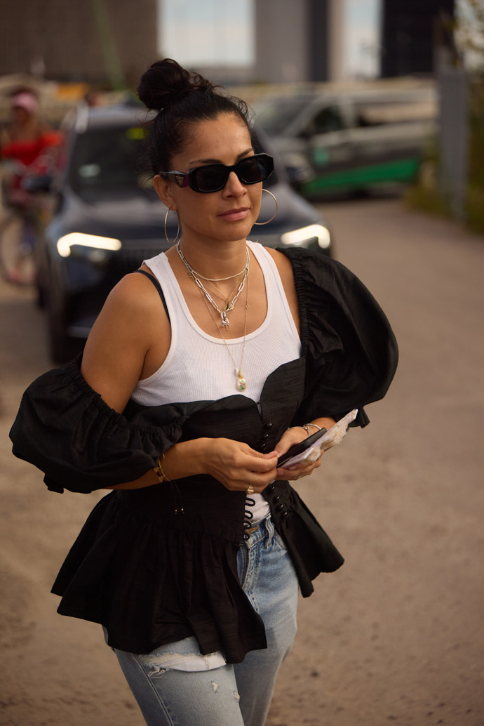 Choker náhrdelník. Street style.
Choker náhrdelník. Street style.