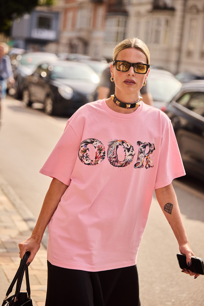 Choker náhrdelník. Street style.
Choker náhrdelník. Street style.