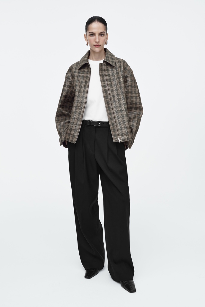 Cos, 125 eur
Cos, 125 eur