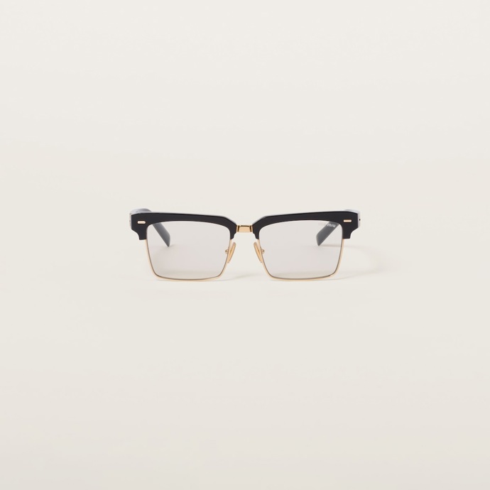 Obroučky s černým rámem Runway sunglasses, Miu Miu, 430 eur
