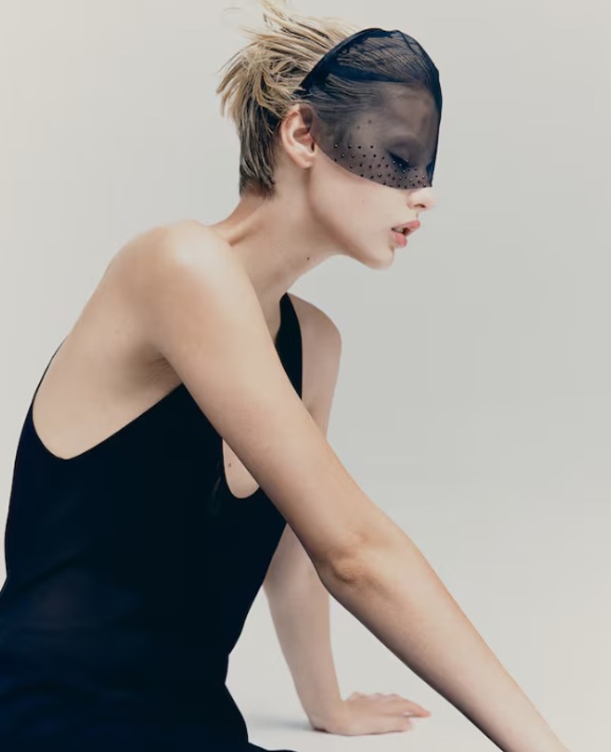 Čelenka se závojem, H&M, 309 Kč
