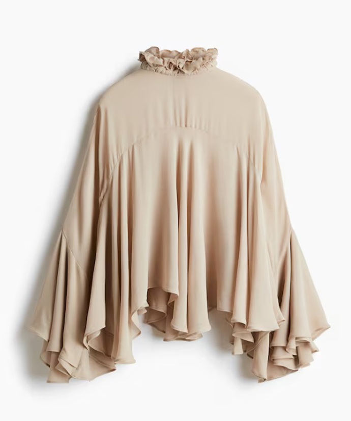 Oversized volánová halenka, H&M, 1 699 Kč
