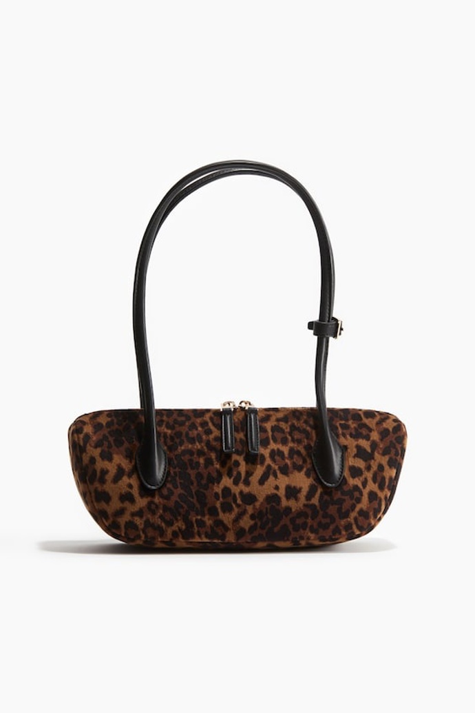 Podlouhlá kabelka přes rameno, H&M, 599 Kč
Podlouhlá kabelka přes rameno, H&M, 599 Kč