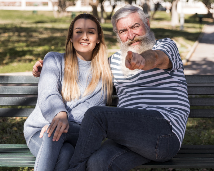 Když přijede dcera, ožije. Jenže by chtěl být také se synem. Splní se mu jeho přání?
Když přijede dcera, ožije. Jenže by chtěl být také se synem. Splní se mu jeho přání?