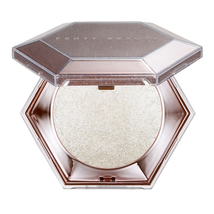 Rozjasňovač, Fenty Beauty, 1070 Kč
Rozjasňovač, Fenty Beauty, 1070 Kč