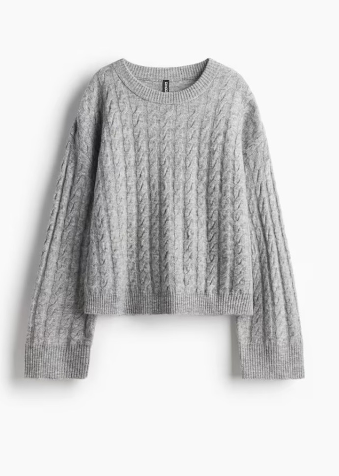 Pletený svetr s copánkovým vzorem, H&M, 359 Kč
