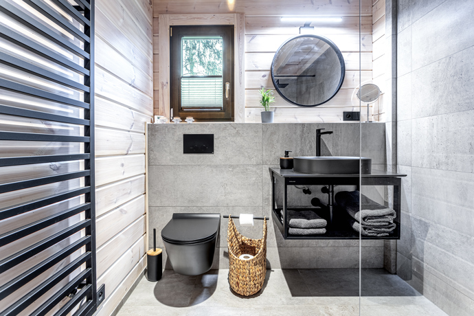 Tato jedinečná dřevostavba kombinuje prvky tradiční severské architektury s moderním designem. 
