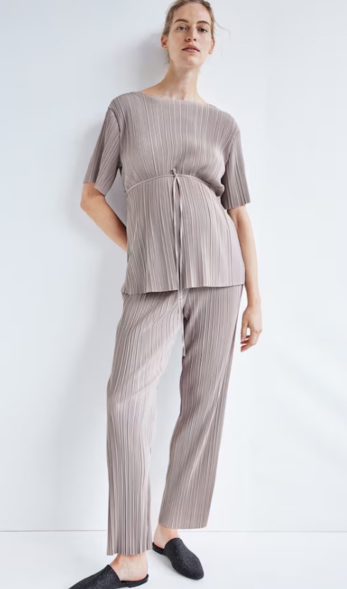 Dvoudílná souprava z plisé, H&M, 1 069 Kč
Dvoudílná souprava z plisé, H&M, 1 069 Kč