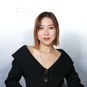 Faye Tsui, módní influencerka z Hong Kongu, ukazuje, jak módní trend nosit i na kratším bobu
