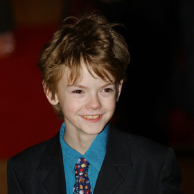 Thomas Brodie-Sangster na premiéře filmu Láska Nebeská.
