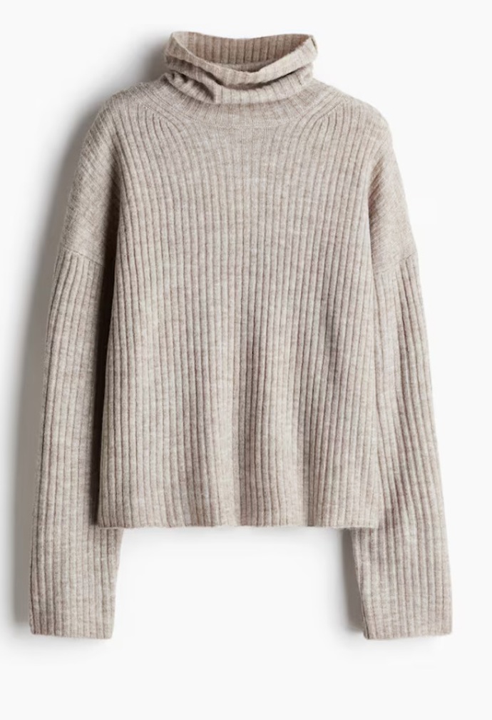 Oversized svetr s rolákem, H&M, 549 Kč
