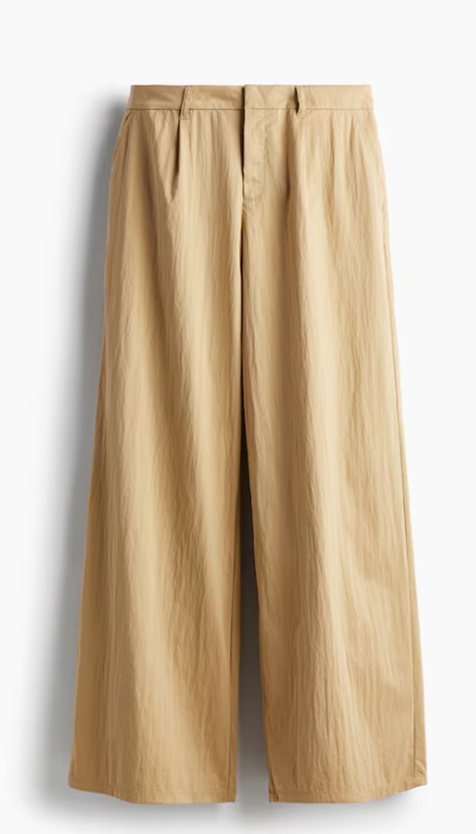 Elegantní krepové kalhoty, H&M, 599 Kč
Elegantní krepové kalhoty, H&M, 599 Kč