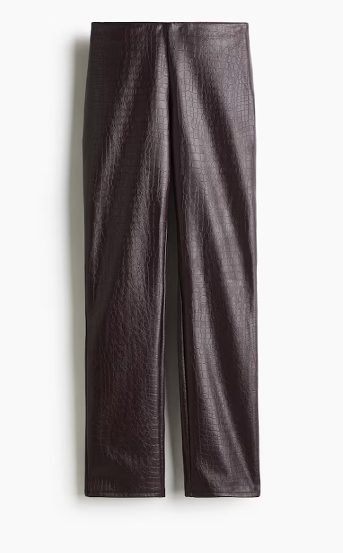 Rovné kalhoty s povrchovou úpravou, H&M, 599 Kč
