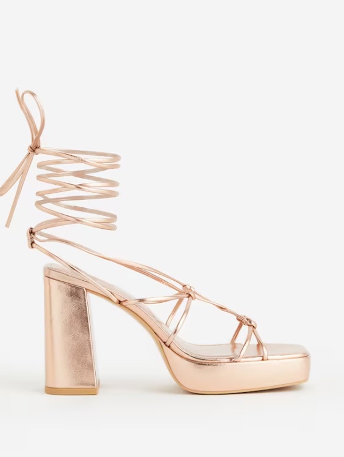 Sandálky na platformě s blokovým podpatkem, H&M, 279 Kč
