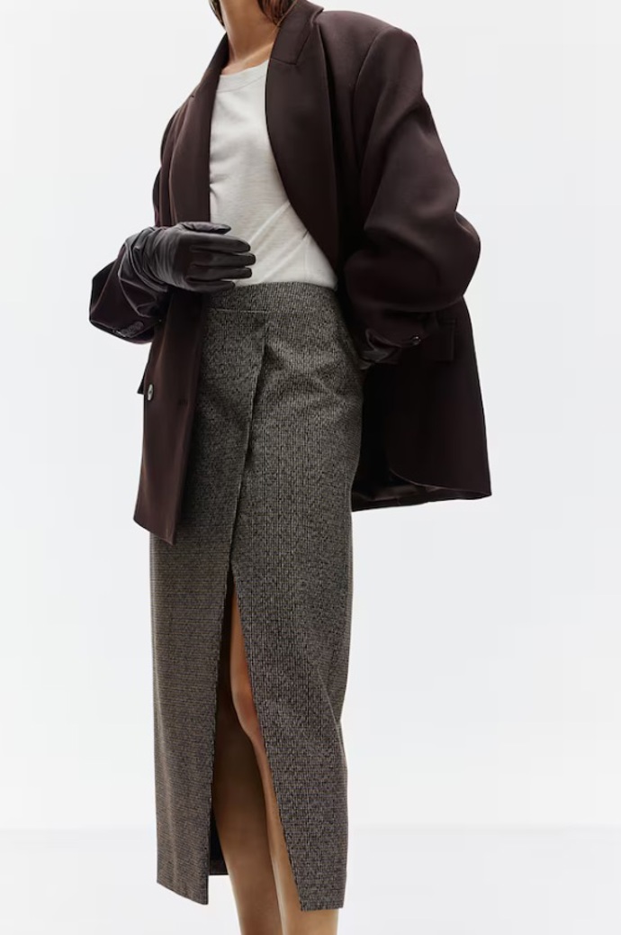 Pouzdrová zavinovací sukně, H&M, 1 199 Kč
