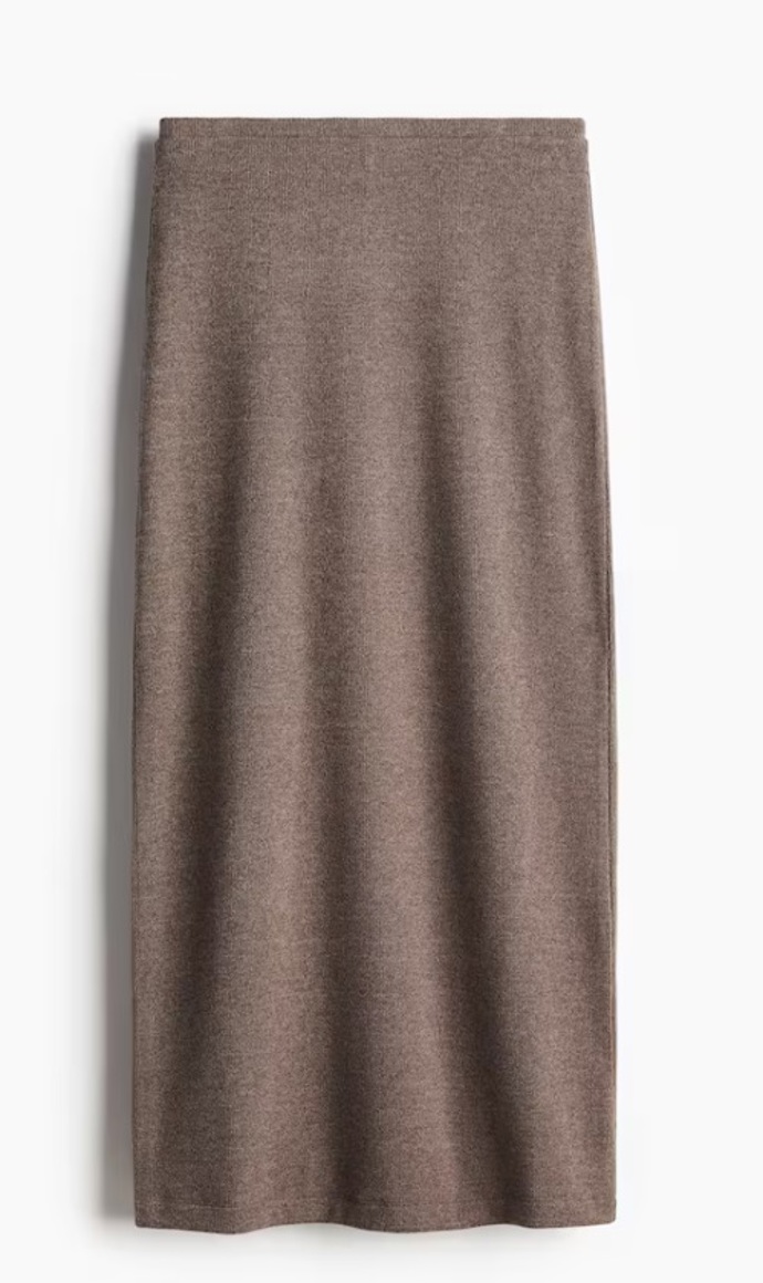 Žebrovaná midi sukně, H&M, 599 Kč
