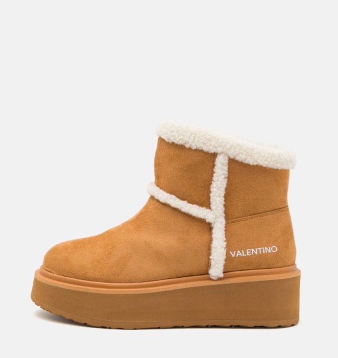 Válenky na platformě, Valentino, 3 000 Kč
