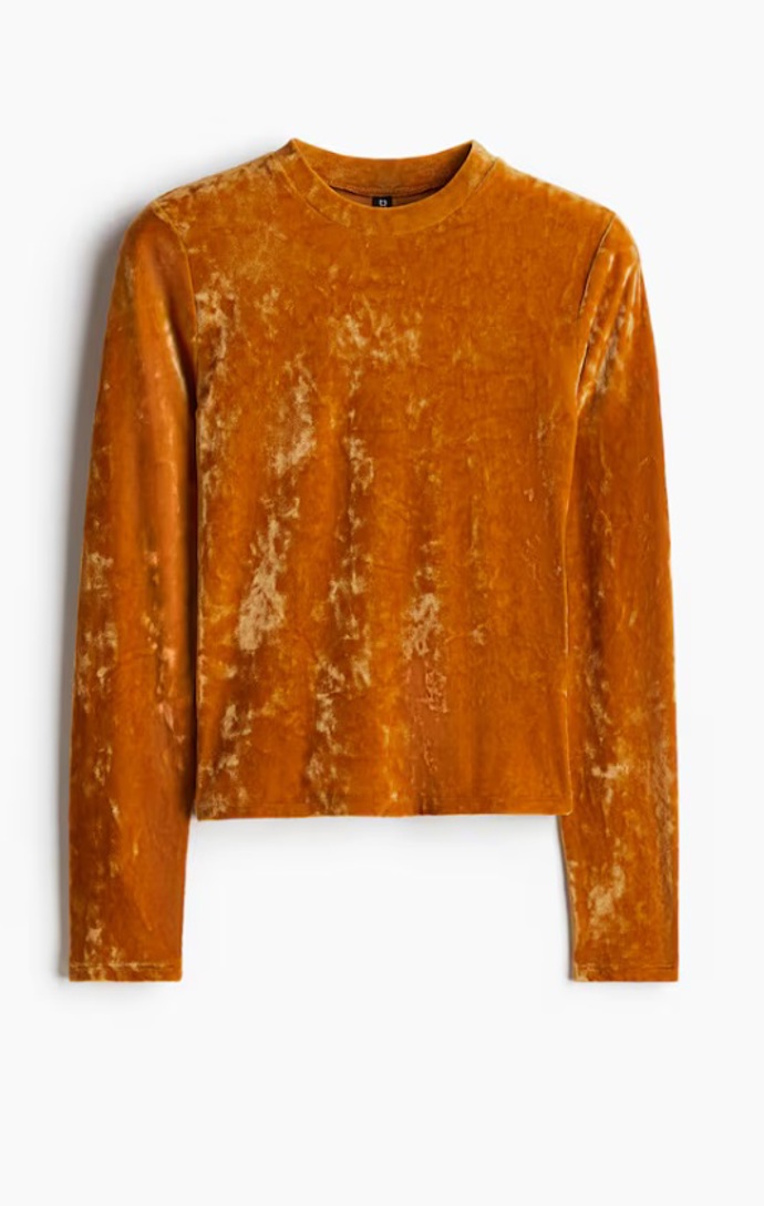Top z mačkaného veluru, H&M, 599 Kč
