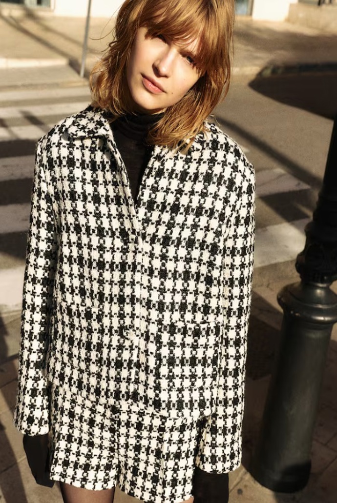 Sako z žakárové tkaniny, H&M, 1 069 Kč
