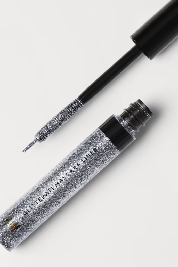Třpytivá řasenka s aplikátorem na oční linky, H&M, 179 Kč
