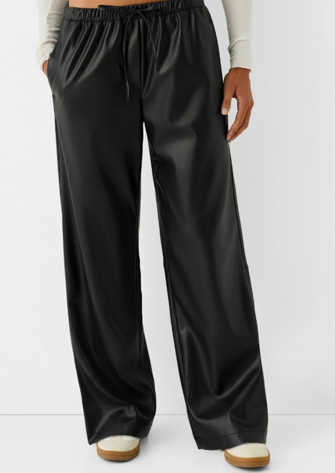 Kalhoty s gumou v pase, Bershka, 699 Kč
