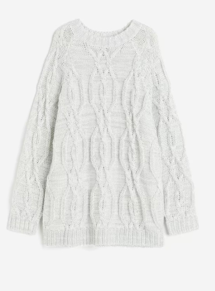 Oversized metalicky třpytivý svetr, H&M, 1 249 Kč
