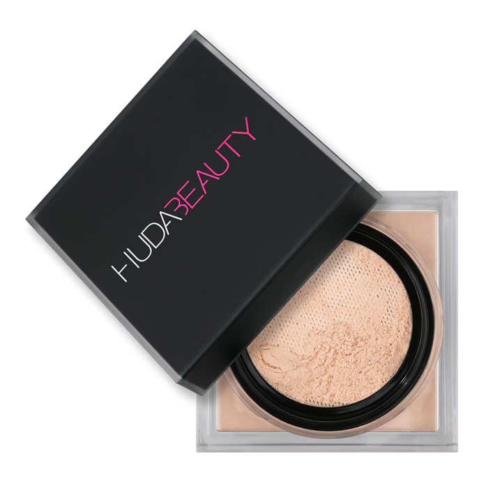 Pudr, Huda Beauty, 1050 Kč
Pudr, Huda Beauty, 1050 Kč
