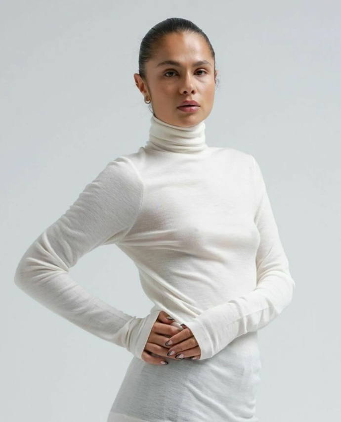 Merino rolák, Seamless Basic, 3 000 Kč
