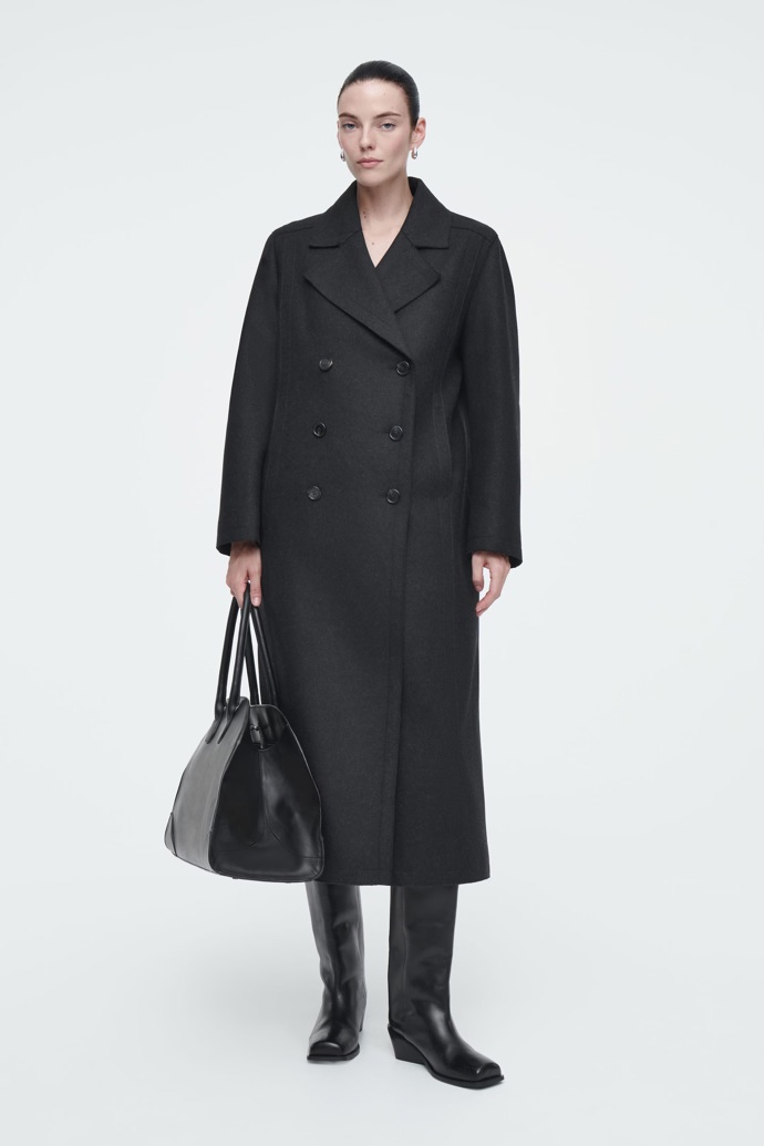 Kabát, Cos, 175 EUR (původně 290 EUR)
Kabát, Cos, 175 EUR (původně 290 EUR)