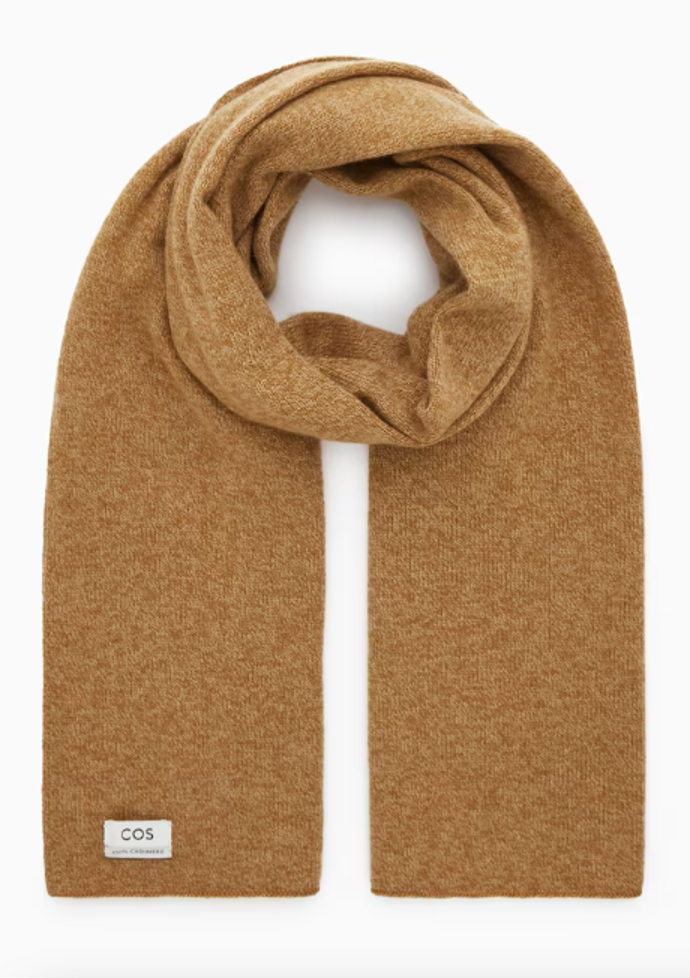 Kašmírová šála, COS, 99 eur
