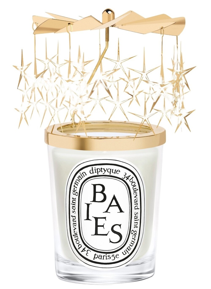 Svíčka s vánočním kolotočem Baies, Diptyque, 3000 Kč
