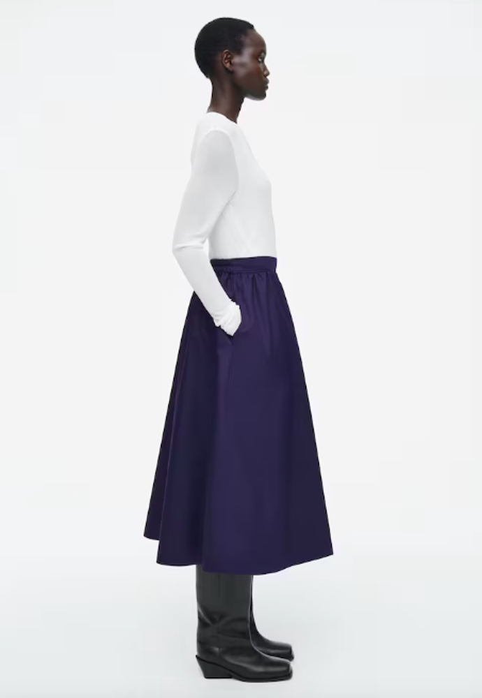 Kolová sukně, COS, 89 eur
Kolová sukně, COS, 89 eur