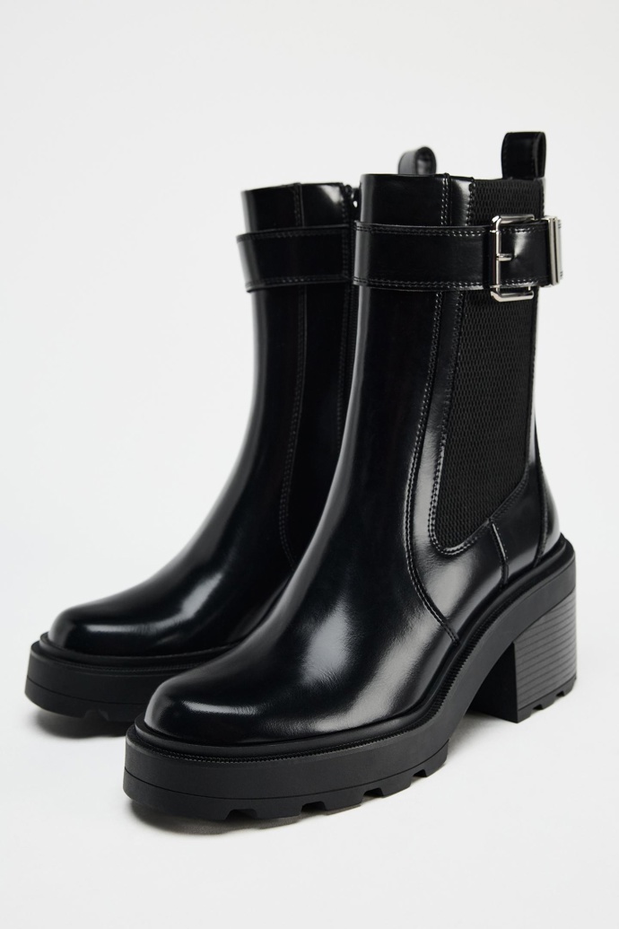 Kotíkové boty, Zara, 1599 Kč
Kotíkové boty, Zara, 1599 Kč