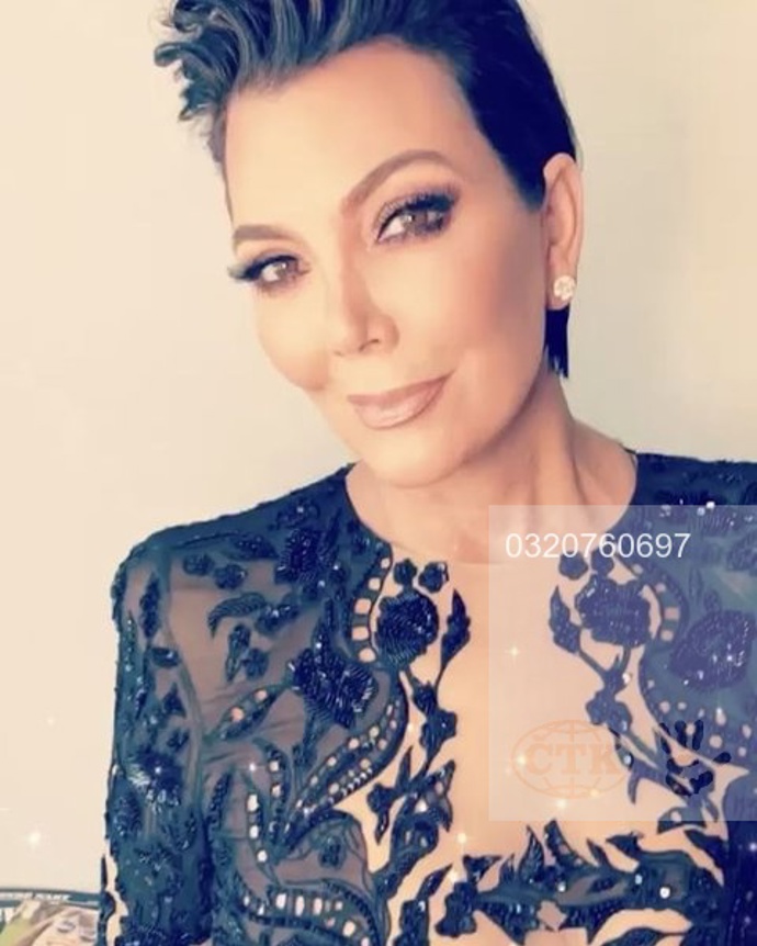 Pro matka klanu "Kardashianke" Kris Jenner je typický účes ve stylu pixie.
Pro matka klanu "Kardashianke" Kris Jenner je typický účes ve stylu pixie.