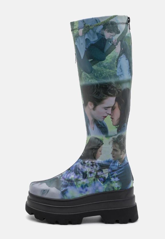 Extravagantní kozačky na platformě, Koi Footwear, 2 760 Kč
