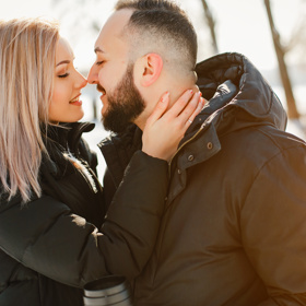 On i já jsme byli single cizinci, kteří jen v tento den nechtěli zůstat doma a dívat se do zdi. 
