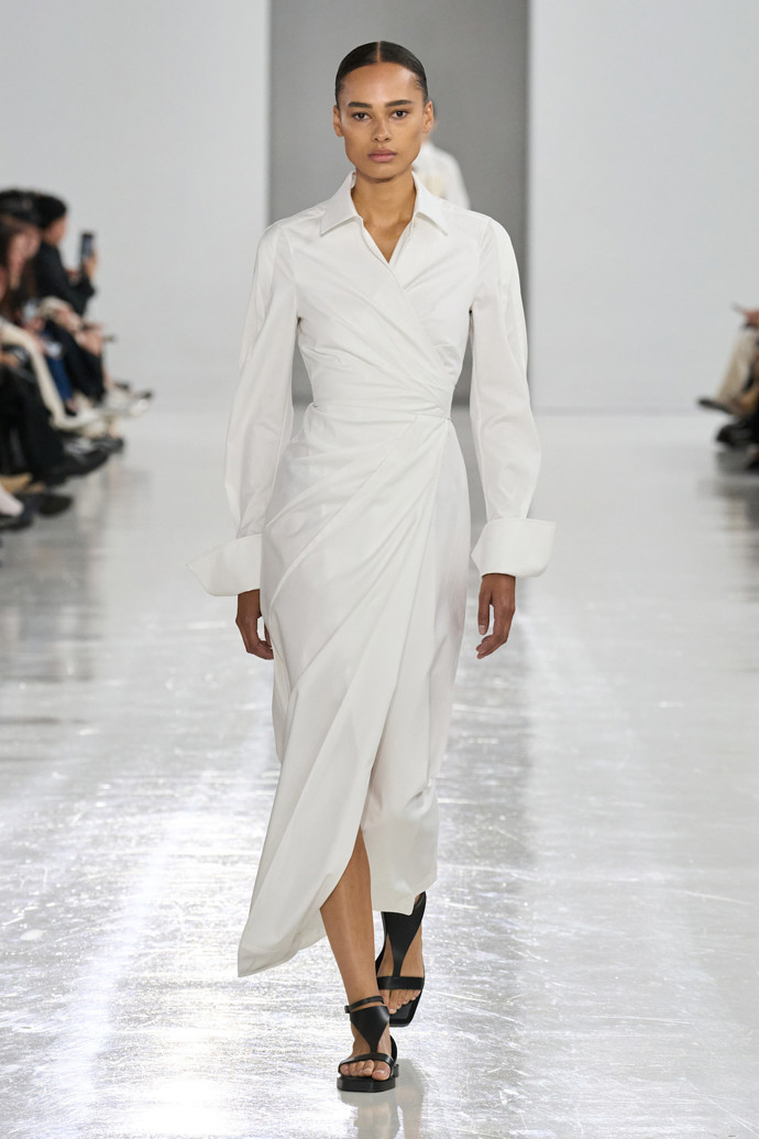 Košilový střih: Max Mara jaro/léto 2025
Košilový střih: Max Mara jaro/léto 2025