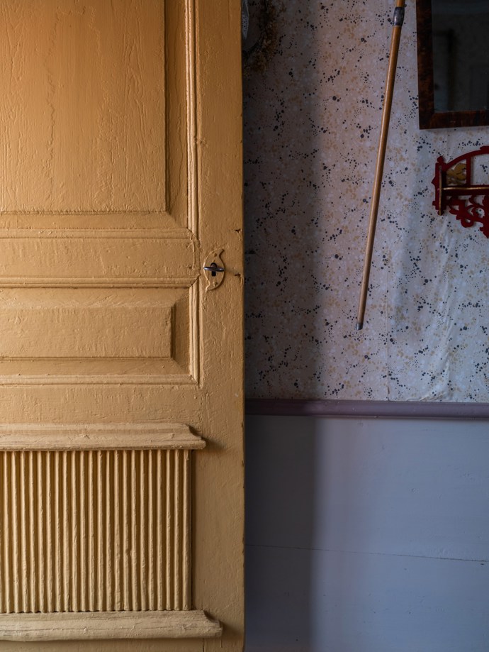 Ráno začíná koupelí v jezeře, odpoledne prací na zahradě a večer posezením u kachlových kamen. Statek v Östra Höle vás vtáhne svým kouzlem i nečekanou rozmanitostí.
Ráno začíná koupelí v jezeře, odpoledne prací na zahradě a večer posezením u kachlových kamen. Statek v Östra Höle vás vtáhne svým kouzlem i nečekanou rozmanitostí.
