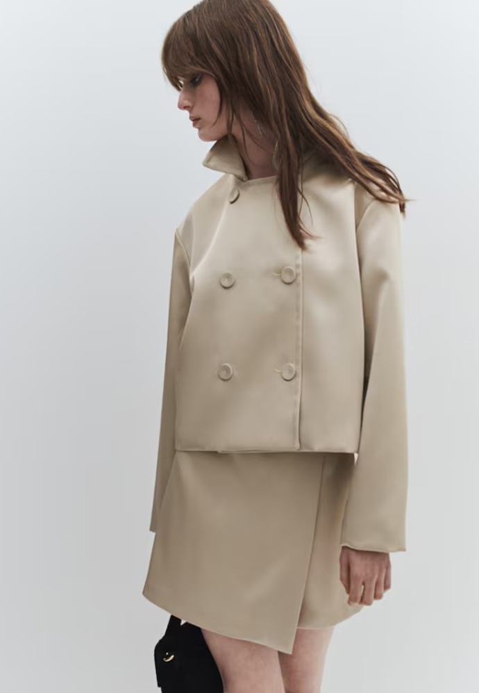 Šortková sukně s křížením, H&M, 839 Kč
