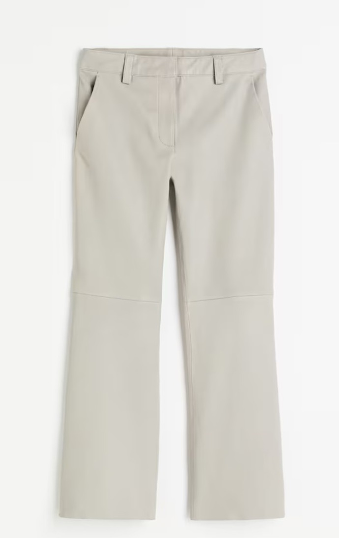 Bílé kalhoty z pravé kůže, H&M, 5 999 Kč

