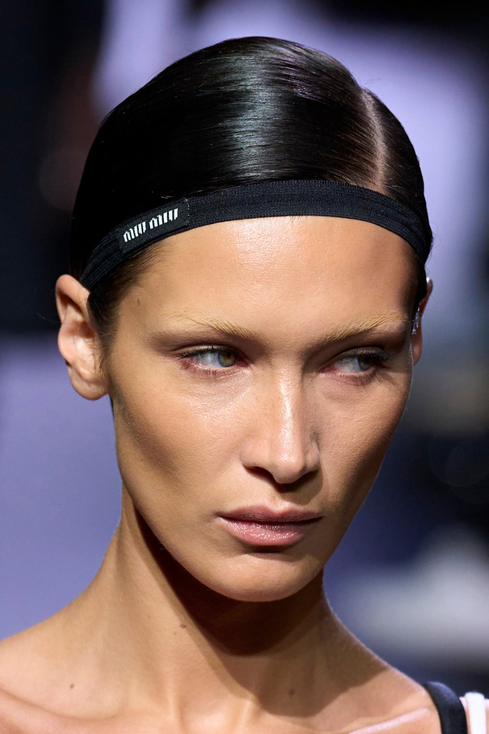 Bella Hadid čelenka, street style.
Bella Hadid čelenka, street style.