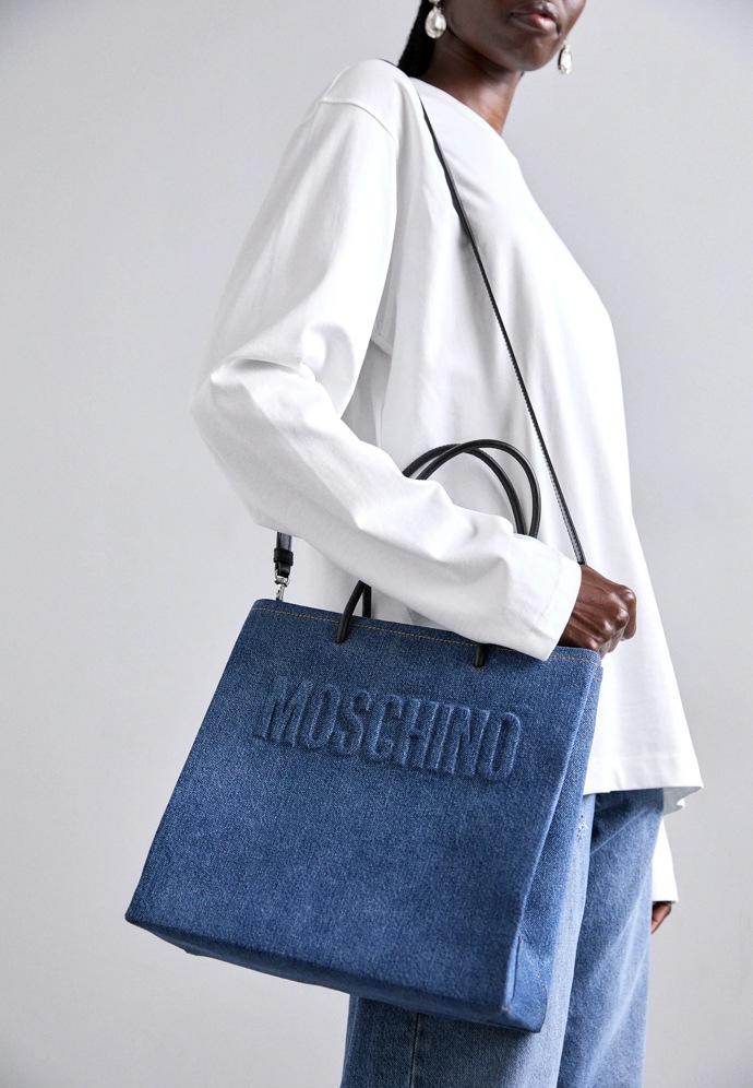 Kabelka, Moschino, 19080 Kč
Kabelka, Moschino, 19080 Kč