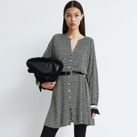 Šaty s dlouhým rukávem, H&M, 599 Kč

