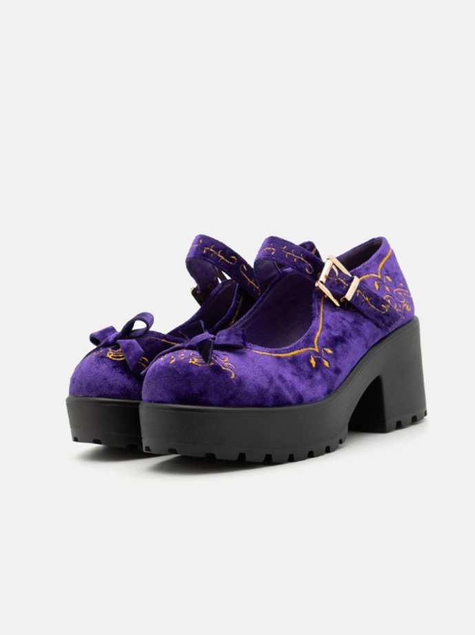Sametové lodičky na platformě, Koi Footwear, 1 800 Kč
