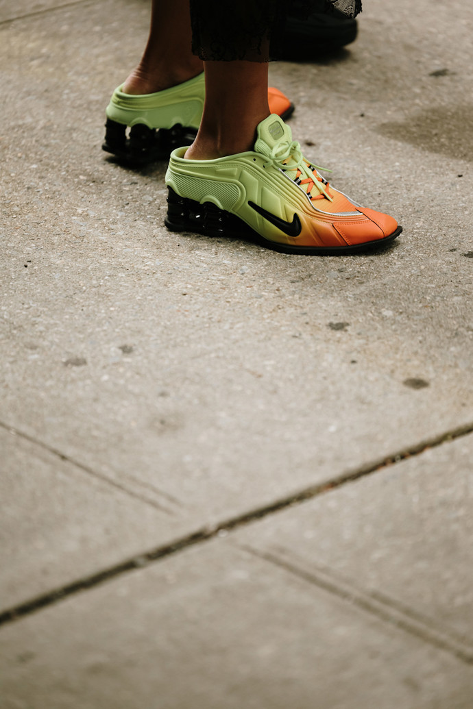 Trendy tenisky street style
Trendy tenisky street style
