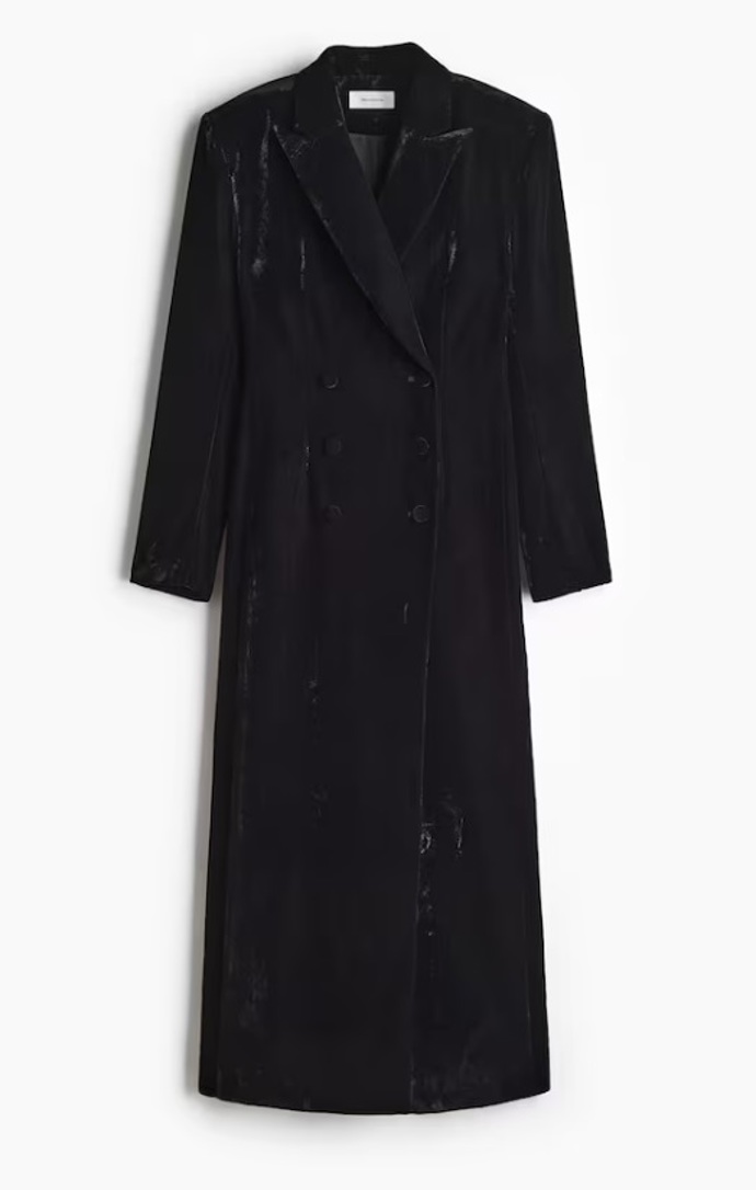 Sametové smokingové šaty, H&M, 2 999 Kč
