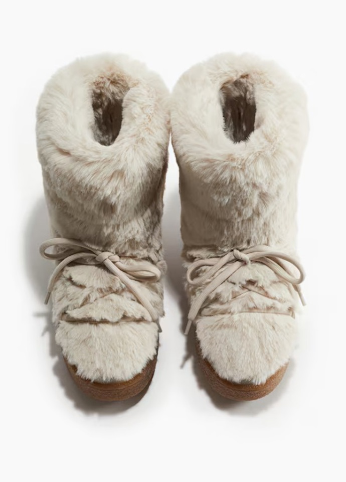 Válenky s huňatou podšívkou, H&M, 1 199 Kč

