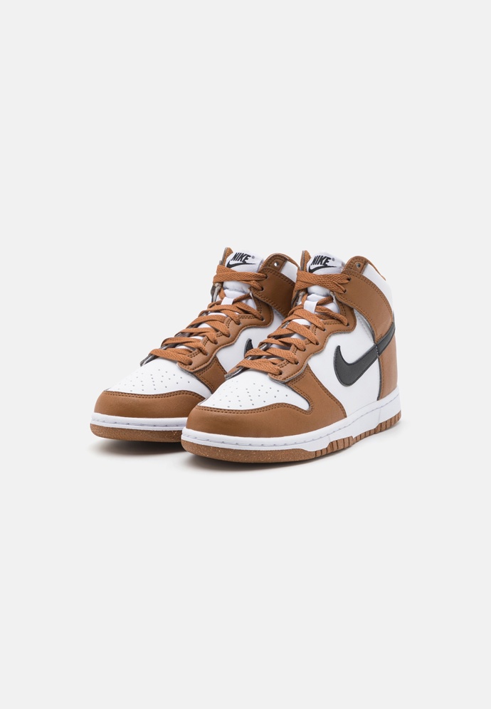 Nike, 2650 Kč
