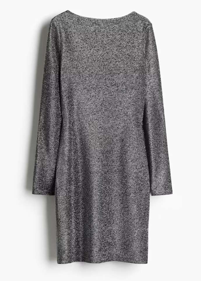 Šaty s lodičkovým výstřihem, H&M, 429 Kč
