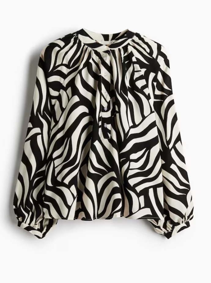Halenka s balonovým rukávem, H&M, 359 Kč
